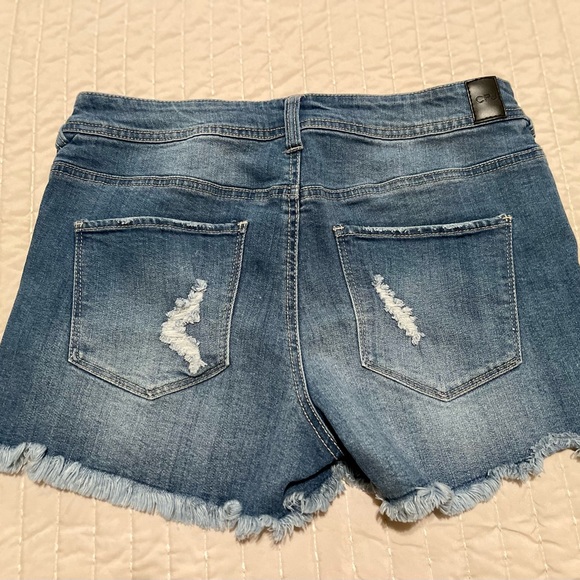 Celebrity Pink Jeans Embroidered Shorts - Picture 3 of 5